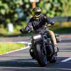 Read more about the article Illuminate Your Ride: The Evolution of LED Motorcycle Turn Signals